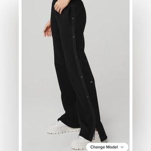 Alo Yoga Courtside Tearaway Snap Pant
